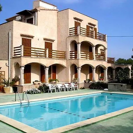 Aparthotel Primera 2*
